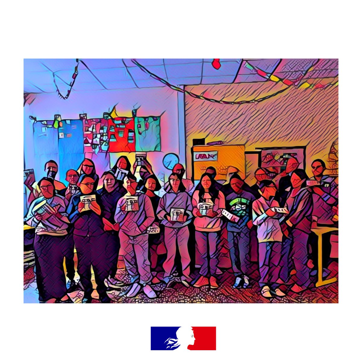 🎲Remise du jeu « Bien Manger à Laval depuis 1000 ans » au collège Fernand Puech 👏
Un projet interdisciplinaire, interdegrés, inclusif mené avec passion, créativité 🙌 
🙏aux équipes et aux partenaires 😃
<a href="/DSDEN53/">DSDEN de la Mayenne</a> <a href="/acnantes/">Académie de Nantes</a> <a href="/beguin_katia/">Katia Béguin</a>
🔗: ac-nantes.fr/remise-du-jeu-…