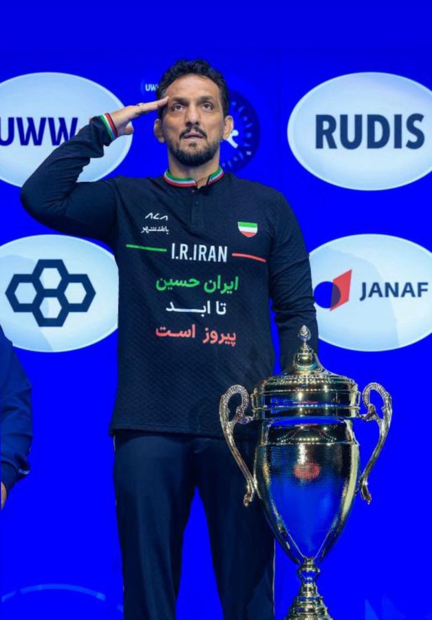 شما هم مثل من منتظر بودید پژمان درستکار بره پایین و به حرفی که خبرنگار اینترنشنال زده ، عمل کنه؟
😂😂😂