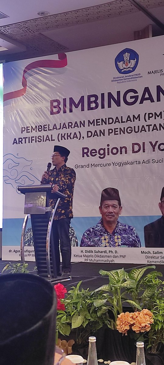 Keynote speech Ust. <a href="/AlphaARachman/">Alpha Amirrachman</a> Wakil Ketua <a href="/dikdasmenpusat/">Majelis Dikdasmen PNF PPM</a> dalam Bimbingan Teknis PM KKA PPK Region D.I.Yogyakarta.

"Simple but Powerful"
"Muhammadiyah tumbuh dari grassroot"

Tantangan: kualitas pendidikan Muhammadiyah sangat beragam.