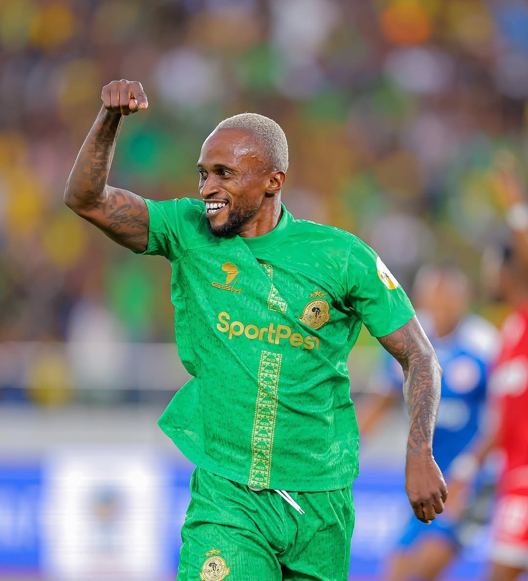 Mitaa ipo kimya 😀😀💚