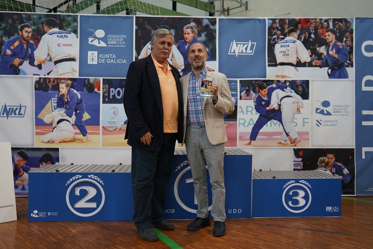 📢 COPA DE ESPAÑA A JÚNIOR 🇪🇦
📍OURENSE
2️⃣2️⃣ MEDALLAS para Galicia.
Exmo. Alde. de Ourense D. Gonzalo Pérez Jácome @gonzaloperezjacome . El Teniente de Alcalde D. Anibal Pereira Novoa. @concelloourense
El Presidente <a href="/galiciajudo/">GALICIAJUDO</a> D. Mario Muzas Cobo
<a href="/deportegal/">deportegal</a>
<a href="/ConcelloOurense/">Concello de Ourense</a>