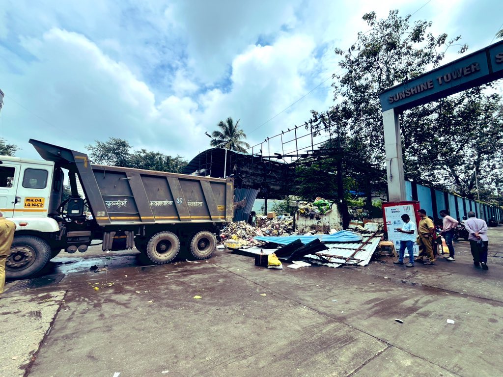 ckdadar's tweet photo. Has the @mybmc gone completely mad? The Elphinstone Bridge demolition has already thrown Dadar–Parel–Prabhadevi into unprecedented gridlock, choking emergency routes and daily life. And now, instead of easing the congestion, the @mybmcWardGN is planning to restart the very same fish market on Senapati Bapat Marg that was earlier demolished because of traffic chaos.

Who exactly is the @mybmc consulting? Have they bothered to take feedback from local residents, commuters, hospitals, and businesses? Or is this just another act of vote-bank appeasement ahead of elections?

Reintroducing illegal fish markets on an main road at a time when hospitals like KEM, Tata, Wadia, and Global are struggling with ambulance delays is nothing short of criminal negligence. The priority should be traffic management, relocation of market to the newly reconstructed Mahatma Jyotiba Phule Market. That facility is now ready, with dedicated wholesale, retail, parking, and even office space — a ground-plus-three-storey structure designed precisely for this purpose, and completion of pending infrastructure like the DP Road — not making citizens’ lives a living hell.
@chakachakdadar @mumbaimatterz