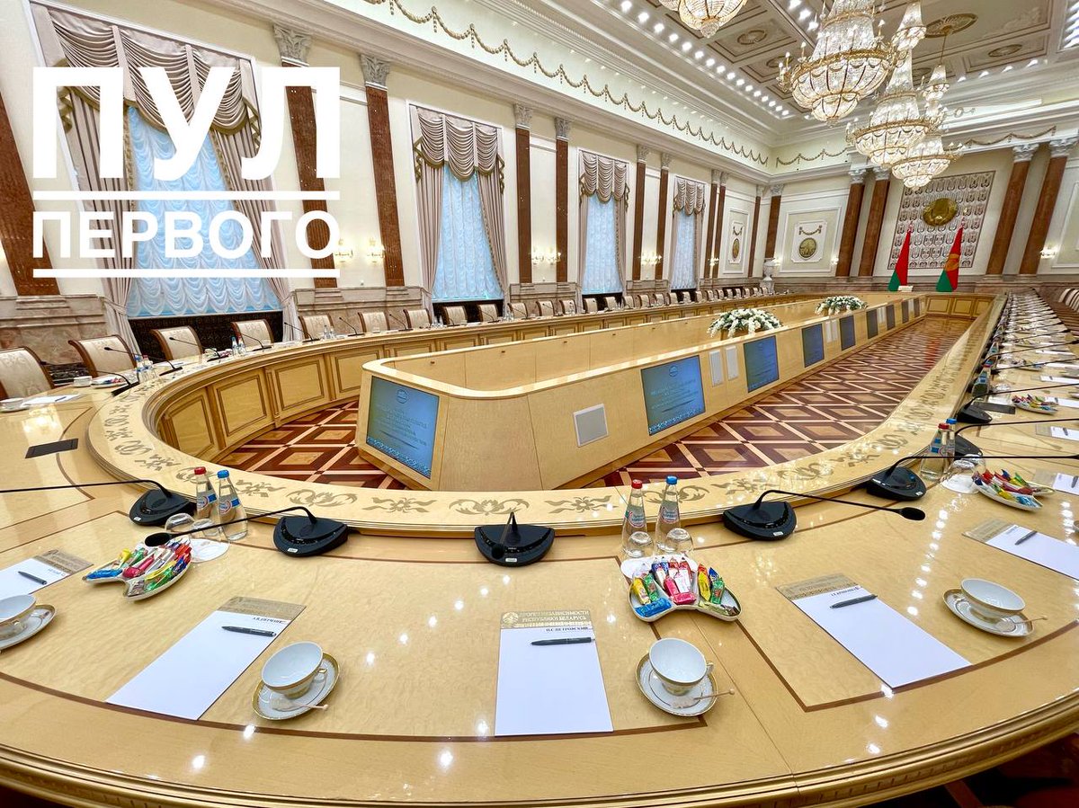 Сегодня во Дворце Независимости — большой разговор о единстве!

Первый встретится с идеологическим активом, историками и экспертами.

Повод особенный — День народного единства.
56 участников обсудят прошлое, настоящее и будущее страны.