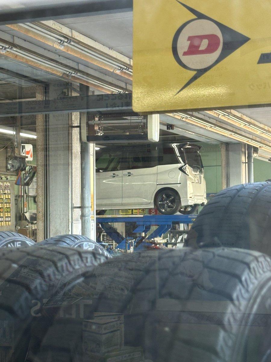 仕事前にルーミーのオイル交換

めかちゃんから引き継いだホイールツラ怪しかったから作業してもらえて一安心😂