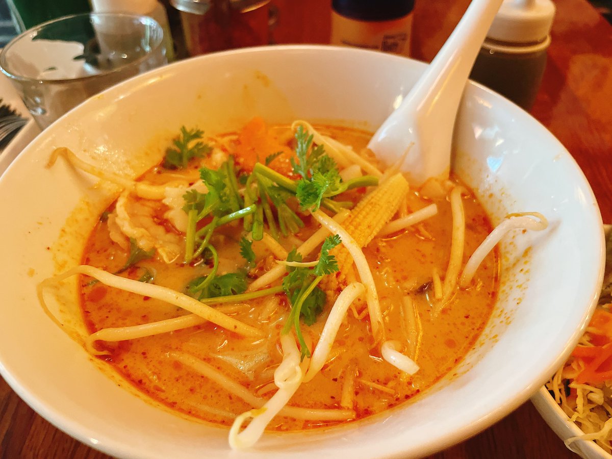maple_dq10's tweet photo. 時間あったから出張途中にランチしてきた！
トムヤムクンラーメン美味かったよ！(๑°∀°)o彡° https://t.co/8dfUxqGVZc