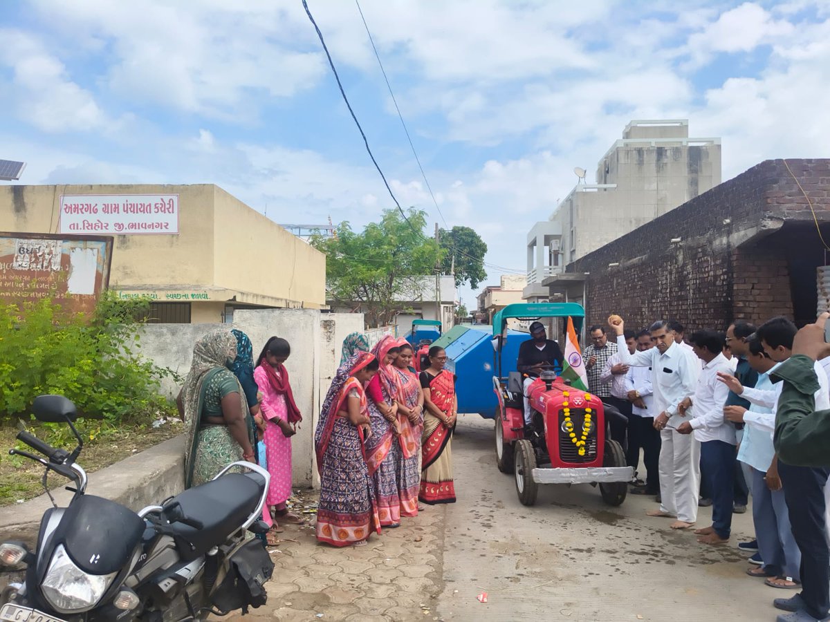 SihorTdo's tweet image. આજ રોજ સિહોર તાલુકાના અમરગઢ ગામમાં ડોર ટુ ડોર કલેકશન માટેના વાહનોનું ઉદ્દઘાટન કરેલ તથા સ્વચ્છતા સંકલ્પની એકટીવિટી કરેલ.
#SHS2025 #SwachhataHiSeva2025 #Swachhotsav 
#NirmalGujarat2 #CRD_Gujarat #SBMR_Gujarat
#SwachhGaon_SwasthGaon
#SwachhSujalGaon
#HarGharSwachhta