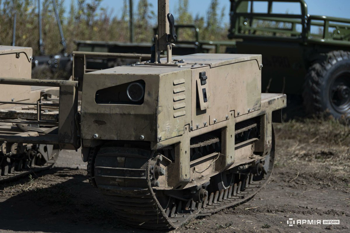 armyinformcomua's tweet image. 3/10
The primary role of these UGVs is logistics and CASEVAC in the "last mile" — the most dangerous part of the journey to the front line. The workhorses are platforms like the "Rys" for supplies and the "Tarhan" for evacuating wounded.
#CombatRobotics #Logistics