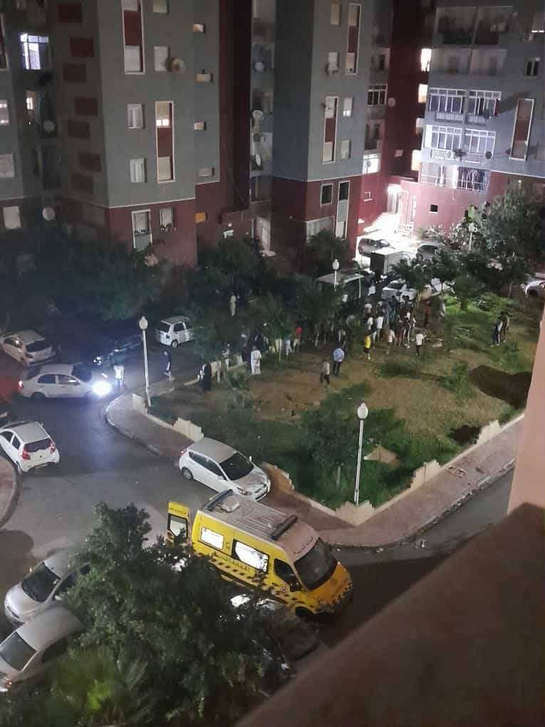 Logicdz130954's tweet photo. الله اكبر وفاة طفلة في عمرها 13 سنة بعد السقوط من الطابق 9 عمارة 131 حي الكروش.
😢😢 https://t.co/bFs1aLpcXZ