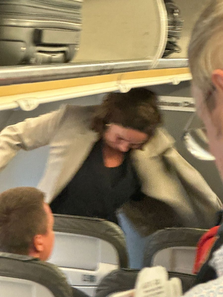 OpaMetal's tweet photo. Halsema is net gespot, in een vlucht van Frankfurt naar Amsterdam,  met lufthansa. Deze hypocriet wil Schiphol halveren. De ware geaardheid komt weer naar boven. https://t.co/I3lxizpdfX