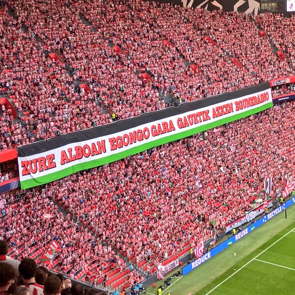 Mientras en el Santiago Bernabéu no dejan entrar banderas de Palestina en Bilbo le dedican este mural.

"Estaremos a tu lado desde hoy hasta el último día". 
Gora Bilbo.
Gora Euskal Herria.
Palestina Askatu 🇵🇸
