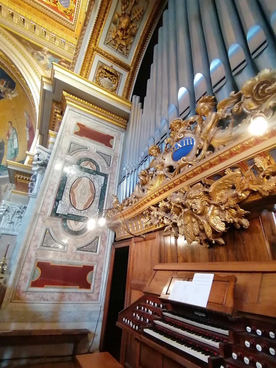 PRESBITERMAX's tweet photo. Stamattina nella #Basilica Lateranense per l'#Eucarestia coi dipendenti del Vicariato della @diocesidiroma, all'inizio dell'anno pastorale. https://t.co/zoc3e0B9d7