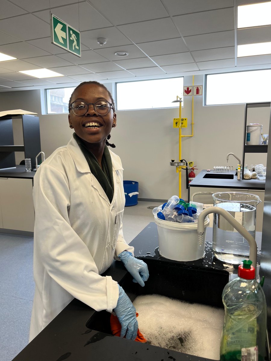 Today we celebrate Chumisa's birthday ! 
Thank you for all you do in the labs for us 🥰