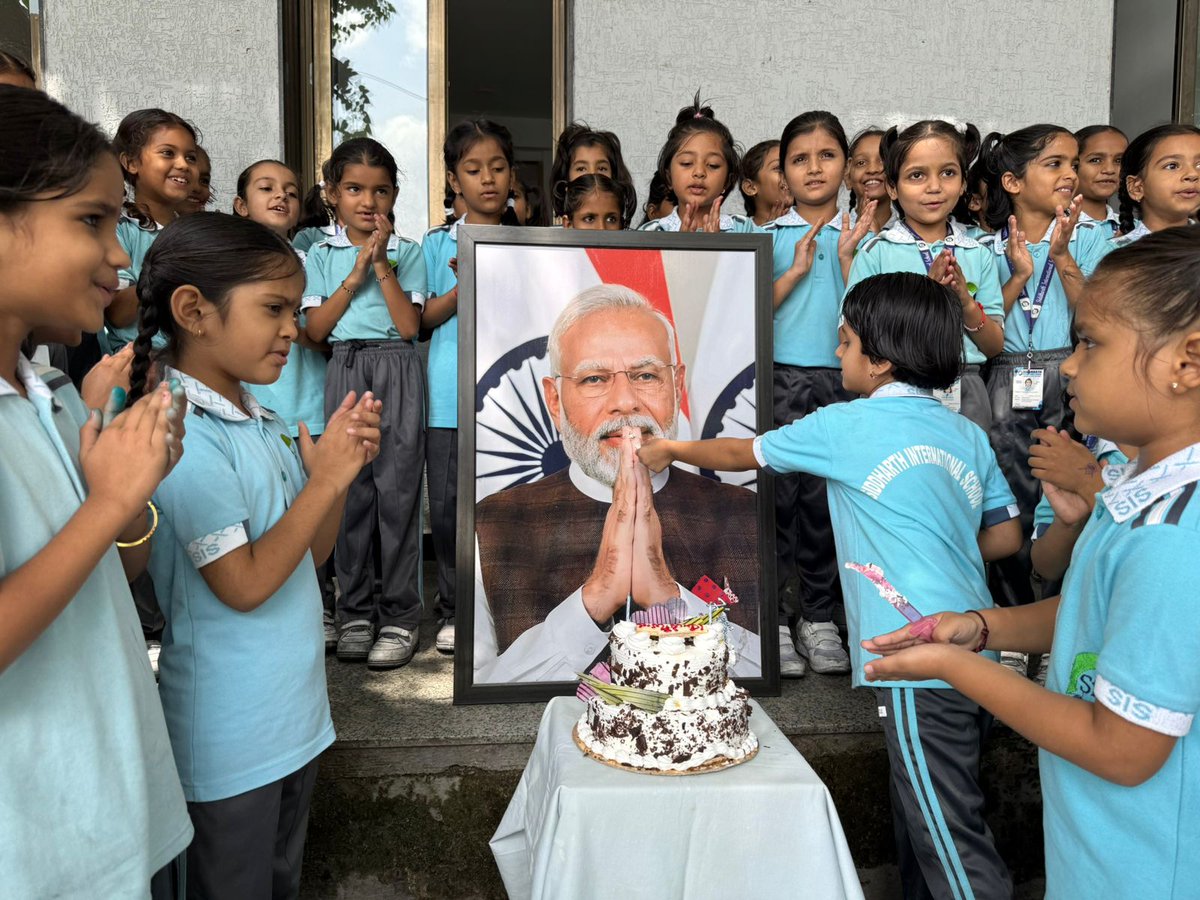 "आज विद्यार्थियों संग मोदी जी का जन्मदिन मनाकर महसूस हुआ — सच्चा उत्सव सेवा और संकल्प  होता है। जन्मदिन की हार्दिक शुभकामनाएं <a href="/narendramodi/">Narendra Modi</a> <a href="/BJP4India/">BJP</a> <a href="/PMOIndia/">PMO India</a>