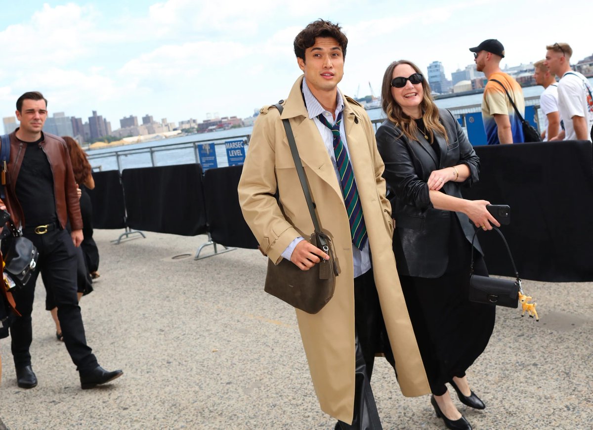 voguejp's tweet image. 新任クリエイティブ・ディレクターによるデビューショーが目白押しの2026年春夏コレクション。ファッションの転換期とも呼べるそんな一大シーズンがニューヨークでキックオフ。#NYFW #NYコレ
voguejapan.visitlink.me/JxMc_b