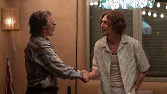 ‘Eddington’, el retrato más realista de los boomers (y de tu cuñado adicto a Facebook). Nada más enervante que el Firework de Katy Perry como banda sonora de unos Estados Unidos absurdos, retratados por Ari Aster con la misma precisión con la que corren las fake news. Magistral.