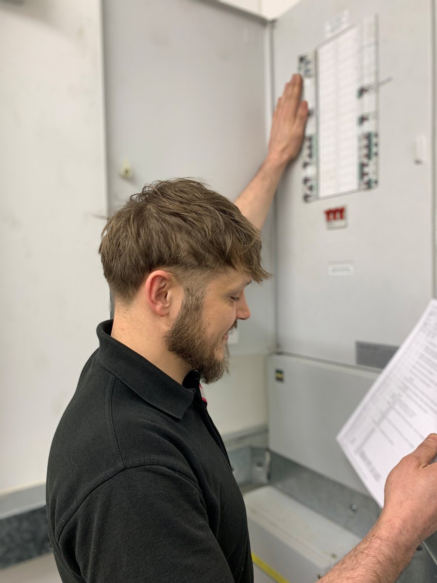 Windowwidgets's tweet image. ✨Congratulations Carl ✨

Carl started his journey at Window Widgets in the warehouse and, after a year, was offered an apprenticeship in Level 3 Electro-technical Installation &amp;amp; Maintenance. 

Now, he has qualified as a Electrical Maintenance Engineer with a Distinction 💗