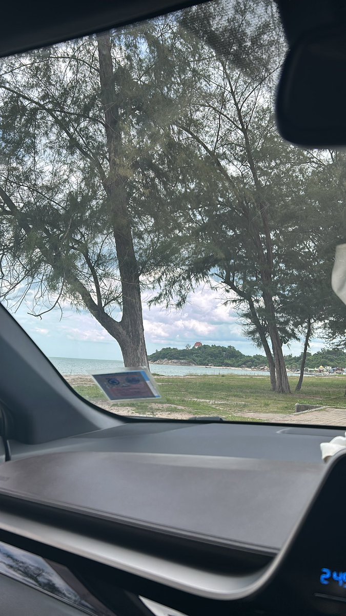 moomeekub's tweet photo. อยากลองเย็ดในรถริมหาด #สงขลา #หาดใหญ่ https://t.co/fejfN1SygP