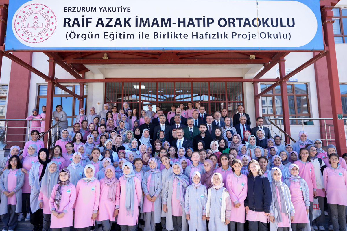 📍 Erzurum / Raif Azak İmam Hatip Ortaokulu

Bugün memleketim Erzurum’un güzide bir okulunda öğrenci ve öğretmenlerimizle bir arada olmanın mutluluğunu yaşıyorum.

Habersiz gerçekleştirdiğim okul ziyareti nedeniyle öğrencilerimizin mutlulukları ve heyecanları görülmeye değerdi.