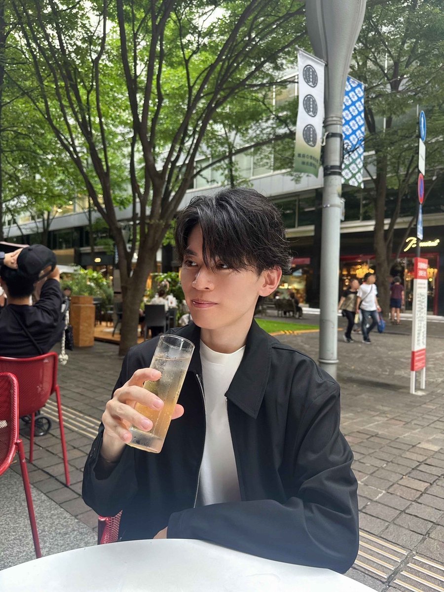 Akii_fit's tweet image. 【垢抜けコンサルbefore→after】
34歳・非モテ受講生が大激変

たった1ヶ月。
整形ゼロでこの変化。

まだファッション指導すらやってない。
髪と肌だけ。凄まじいポテンシャル。

▪️髪型

・顔パーツ数値解析プログラムで黄金比＆骨格を診断。

・そのデータをもとにトップ美容師がカットデザイン。…