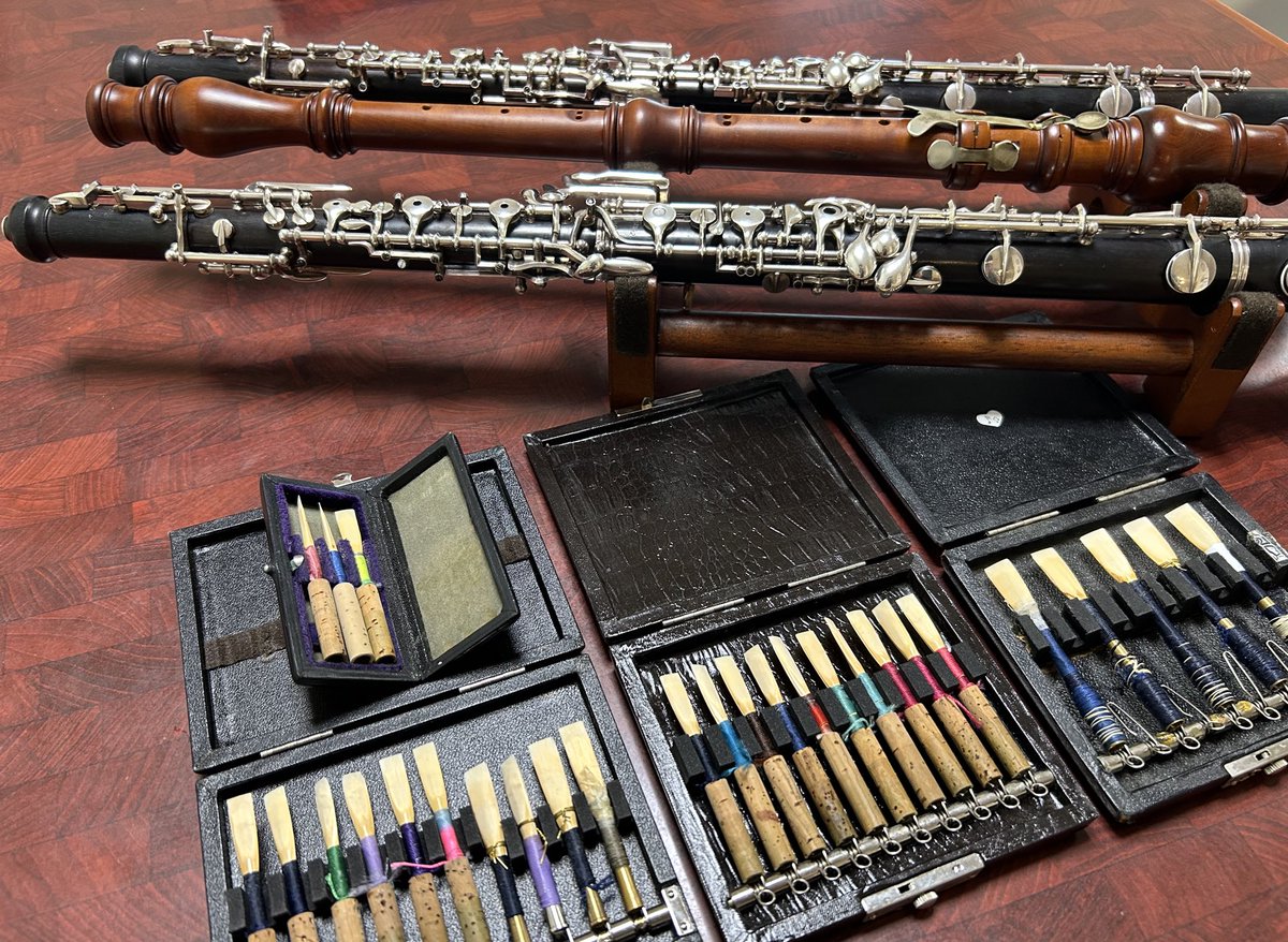 この楽器置きがとても良くて、同じサイズでいつか作ってみたい！と思う。
子どもが吹きたいというので、今から体験会！おすすめは1番軽い真ん中の楽器🤎
私はモダンも全てlongで、口の形をほぼ変えずに吹けます。