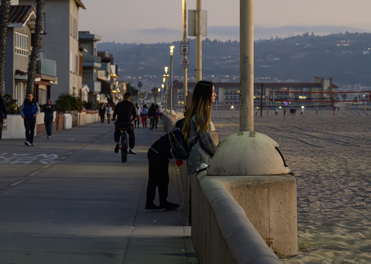 東京カメラ部写真展が終わりました。
今回の展示写真はこちら。
「ぱっと見の違和感からの気付き」を体験して頂けたのではないかなーと思います。
ちなみに撮影地はL.Aのハモサビーチです。
ハモサビーチ感はゼロですが😂

カメラ: NikonZf
レンズ: NIKKOR Z 28-400mm f/4-8 VR