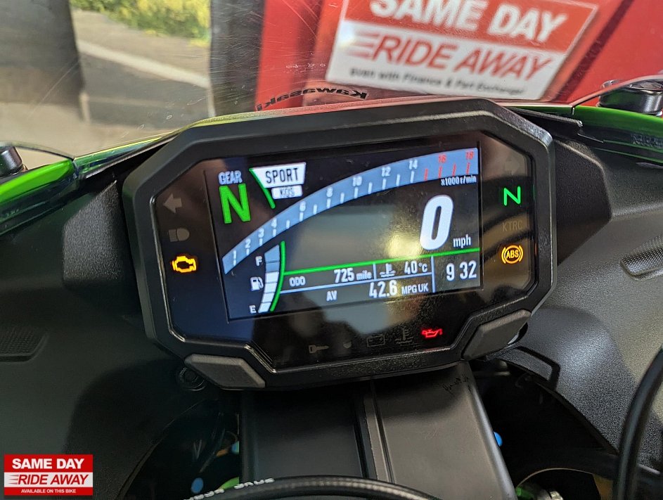 Reserve this CMC approved 2024 Kawasaki ZX6
or any of our 100's of used bikes today online, on the phone or in store with a £100 deposit.

2024, 24' registration, only 725 miles, 2024 Kawasaki ZX6. £9,999.

cmcbikes.com/used-motorcycl…

If it's bikes, it's CMC