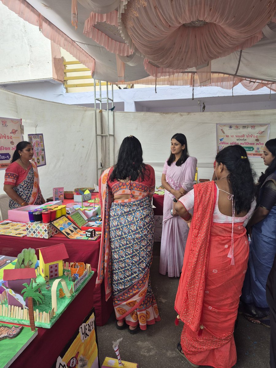 આજ રોજ ગુજરાત રાજ્ય મહિલા અને બાળ વિકાસ વિભાગ તથા જિલ્લા પંચાયત સુરત દ્વારા જિલ્લા કક્ષાનો ભૂલકા મેળો -2025 સમારંભમાં પ્રોજેક્ટ "પા પા પગલી" અંતર્ગત આઠમો રાષ્ટ્રિય પોષણ માહ કાર્યક્રમમાં સ્ટોલની મુલાકાત.
#ICDS