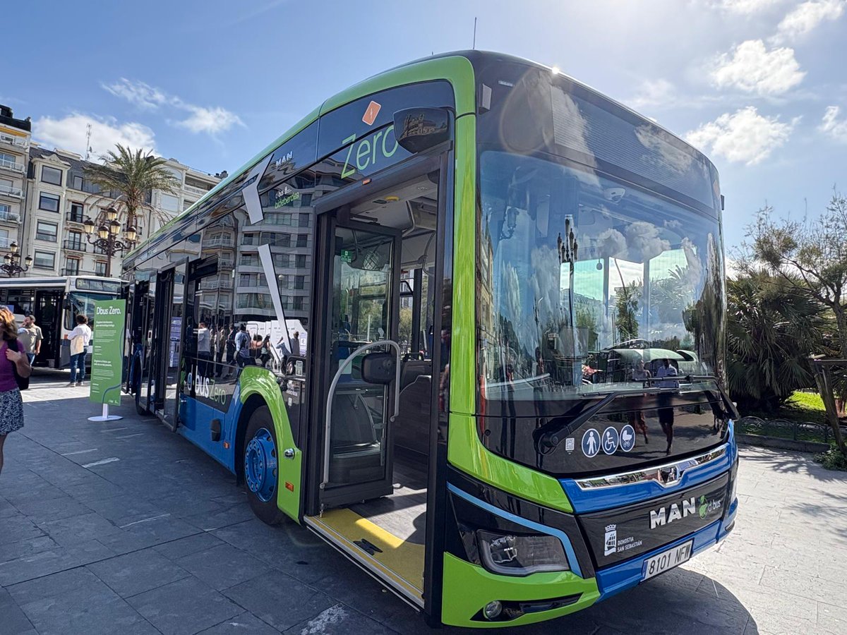 DBUS tweet media