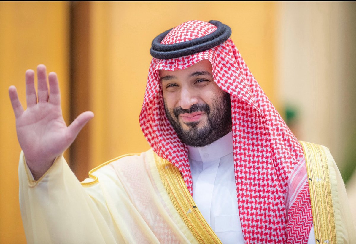 ماذا لو كنا كما كنا نذهب للدوائر الحكومية وغير الحكومية لتخليص معاملاتنا؟ شكرا لله تعالى ثم لهذا القائد الفذ والملهم الذي جعلنا ننجز معاملاتنا ونحن في بيوتنا عبر التقنية بعيدا عن الزحمة والواسطة وحب الخشوم وقسوة الحر والبرد والبحث عن مواقف للمركبات.