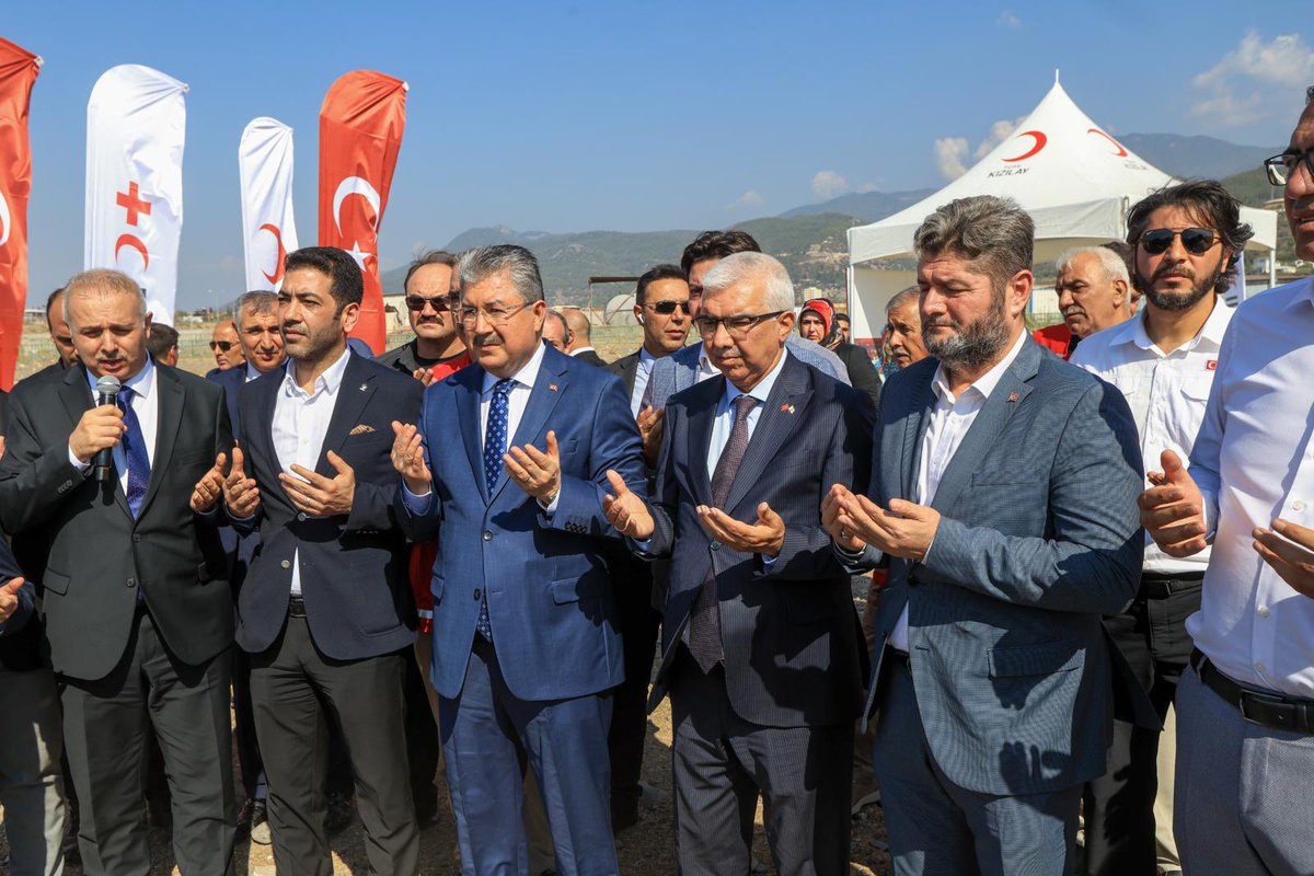 ramazansaygili1's tweet photo. 📍 Osmaniye

İyilik zirvesine doğru merhamet yürüyüşü devam ediyor. 🏔️ 

Kızılaycıların iyilik kervanına bir halka daha… 🌙 

Osmaniye Kızılay Aşevi hayırlı olsun. 👨‍🍳 https://t.co/6SkbigtSuX