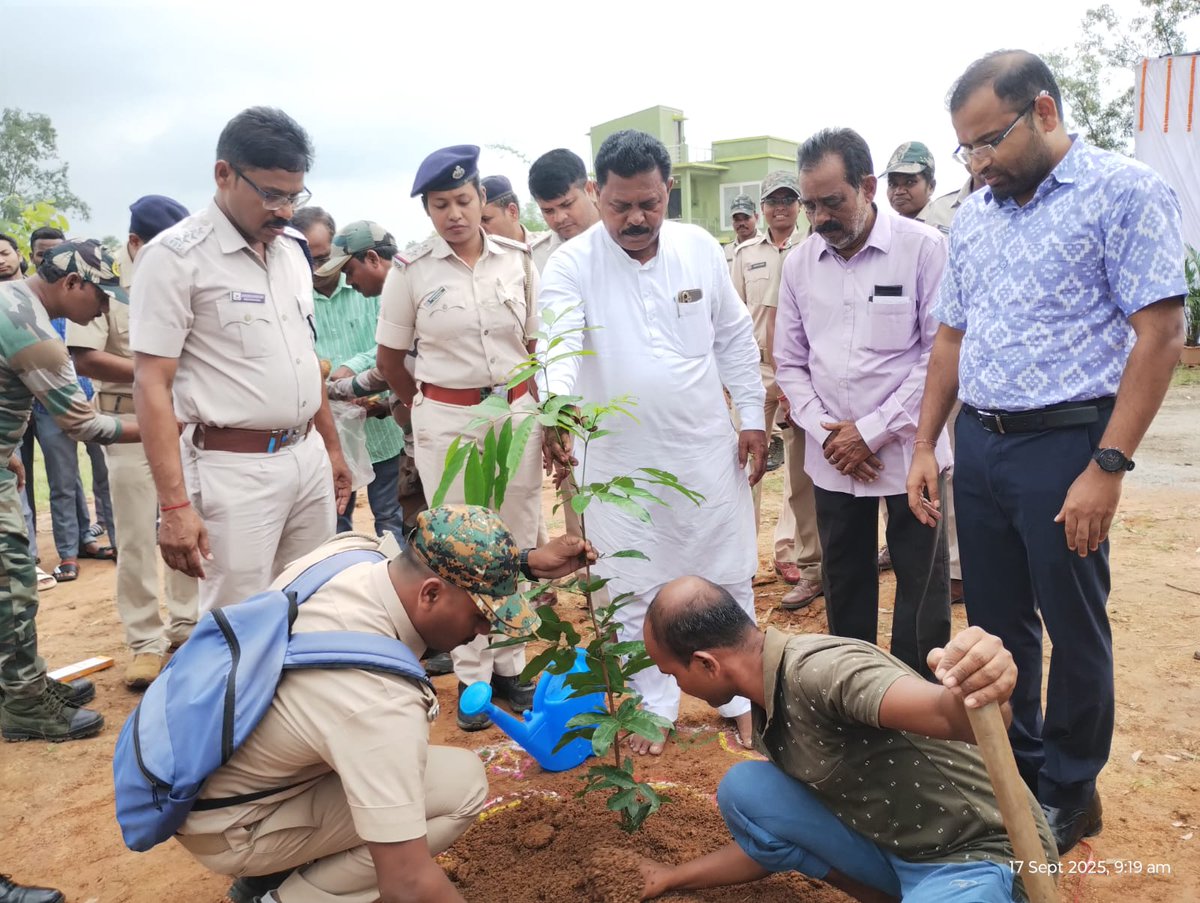 DfoBonai's tweet image. #BonaiForestDivision #inaugurated the One-Day #MegaPlantationDrive at New Range Office Ground with Hon’ble MLA Bonaigarh, DFO and ACF of Bonai Forest Division, RO Bonai Range, Principal &amp;amp; students of Bonaigarh College, and teachers &amp;amp; students from various high schools.