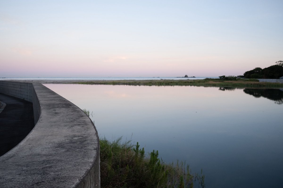 KilyCs's tweet photo. あの日の夕暮れ
X-E5 Test shoot

#fujifilm #fujifilm_xseries #testshoot #dusk #estuary #horizontalline https://t.co/fZdP1DnyIf