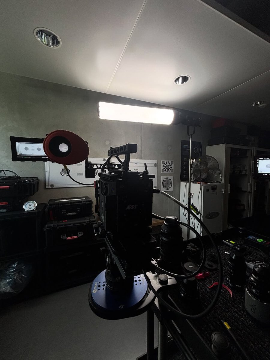 cinegearfactory's tweet photo. Nous sommes fiers d’annoncer notre collaboration avec @cinegearfactory 🤝
La marque conçoit des accessoires ingénieux et des solutions lumière pensées pour s’adapter à différents constructeurs et modèles existants.
#CinégearFactory #Lighting #Cinematography #LightDiffusion https://t.co/kV4WF1dHaM