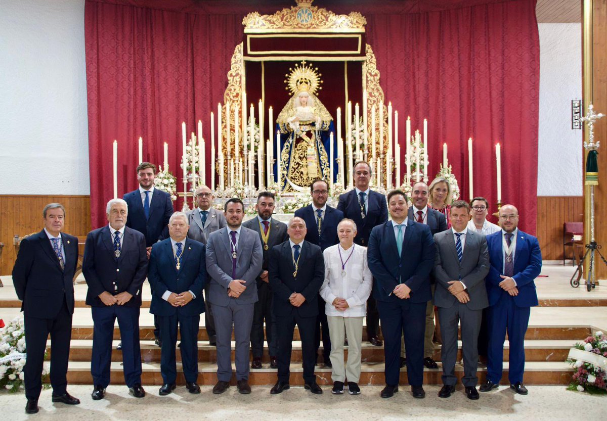 🟣⚫️ #Representación | El pasado fin de semana, una representación de nuestra Junta de Gobierno asistió a la Función Solemne y Besamanos de María Santísima de los Dolores de nuestra querida <a href="/HdadlosDolores/">𝑫𝒐𝒍𝒐𝒓𝒆𝒔 𝒅𝒆 𝑻𝒐𝒓𝒓𝒆𝒃𝒍𝒂𝒏𝒄𝒂</a> , donde se realizó una ofrenda floral como signo de unión y fraternidad.