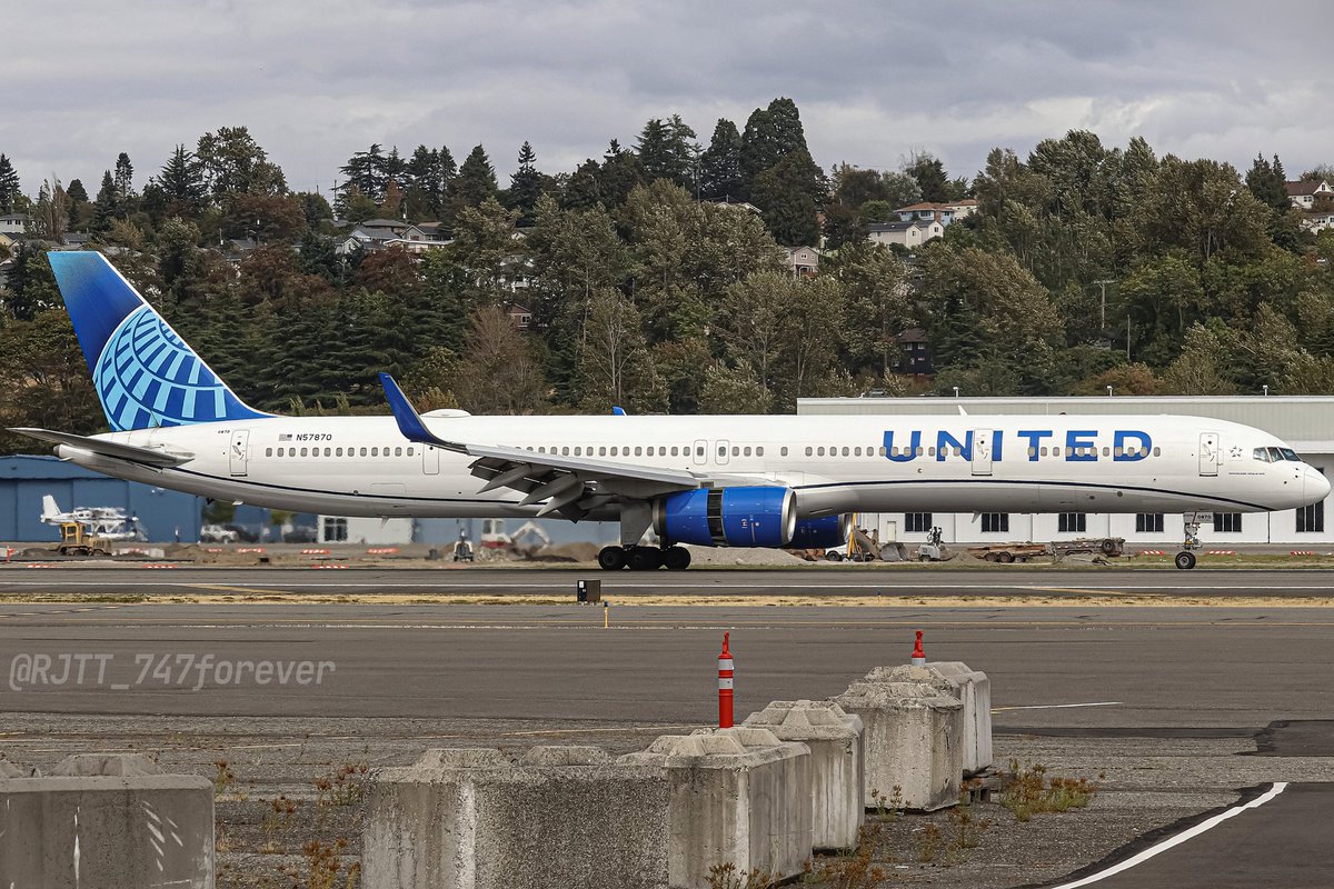 RJTT_747forever's tweet photo. 先日のボーイングフィールド②
757が短時間に2機連続で降りてくるという日本では味わえないなかなか贅沢なスポッティングでした🥹
・United Airlines 🇺🇸
Boeing 757-33N N57870
・Delta Air Lines 🇺🇸
Boeing 757-232 N651DL
BFI/KBFI 2025.09.14
#KBFI #BoeingField https://t.co/sVVcyeINfN