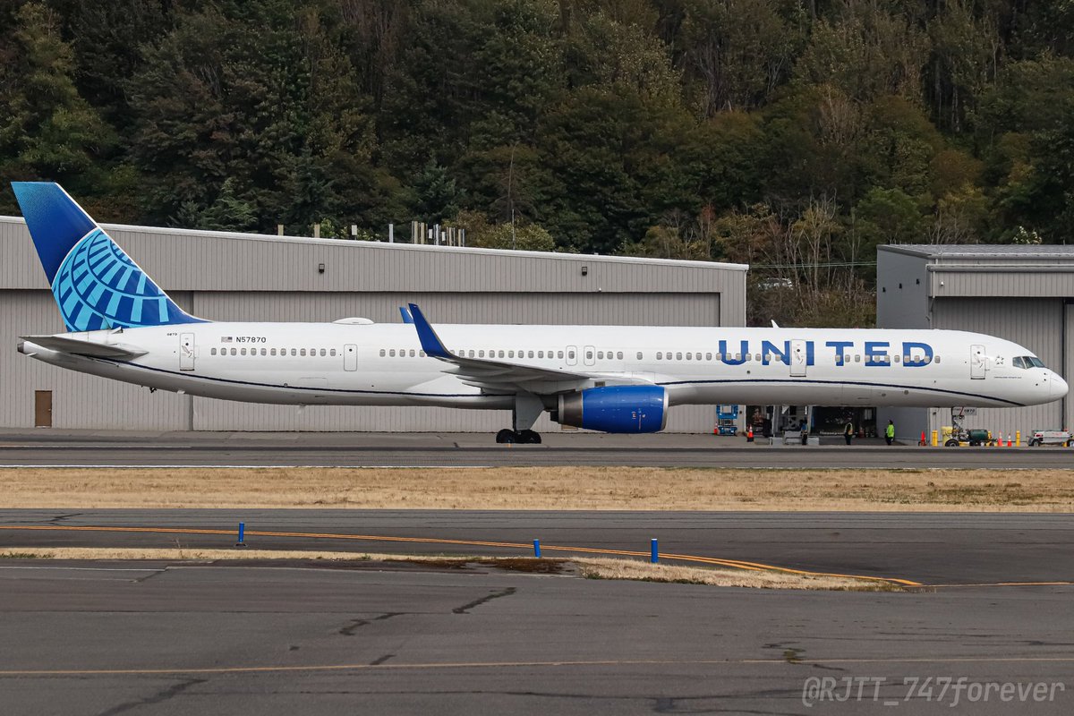 RJTT_747forever's tweet photo. 先日のボーイングフィールド②
757が短時間に2機連続で降りてくるという日本では味わえないなかなか贅沢なスポッティングでした🥹
・United Airlines 🇺🇸
Boeing 757-33N N57870
・Delta Air Lines 🇺🇸
Boeing 757-232 N651DL
BFI/KBFI 2025.09.14
#KBFI #BoeingField https://t.co/sVVcyeINfN