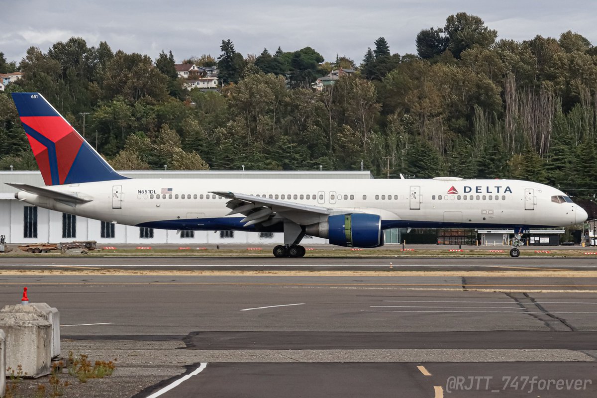 RJTT_747forever's tweet photo. 先日のボーイングフィールド②
757が短時間に2機連続で降りてくるという日本では味わえないなかなか贅沢なスポッティングでした🥹
・United Airlines 🇺🇸
Boeing 757-33N N57870
・Delta Air Lines 🇺🇸
Boeing 757-232 N651DL
BFI/KBFI 2025.09.14
#KBFI #BoeingField https://t.co/sVVcyeINfN