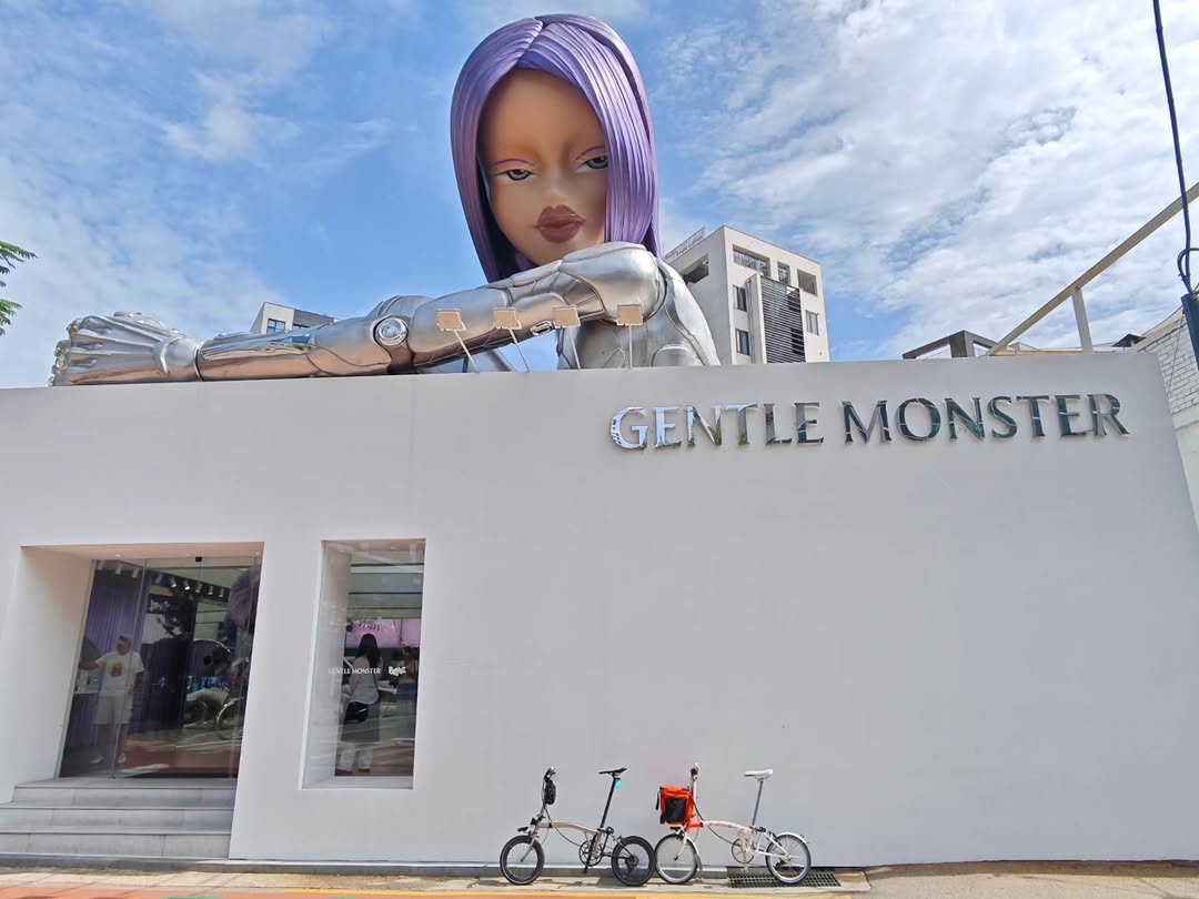 BIKEgangUK's tweet image. Fashion!  @Seongsu-dong
@valeriasbikeaccessories #Valerias_Barcelona
#BromptonLife #BromptonMODs #BromptonSociety #MyBrompton #BromptonWorldTravellers