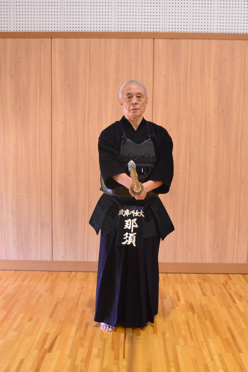 10月号特別企画より那須信男範士の言葉を紹介します。
剣道は「『構えから発し、構えを持ち運び、構えに至る』運動の連続です。理にかなった体の運用、その人の特性に合ったかたちを目指せば、おのずと気剣体一致の素晴らしい一本に近づくでしょう」
#剣道