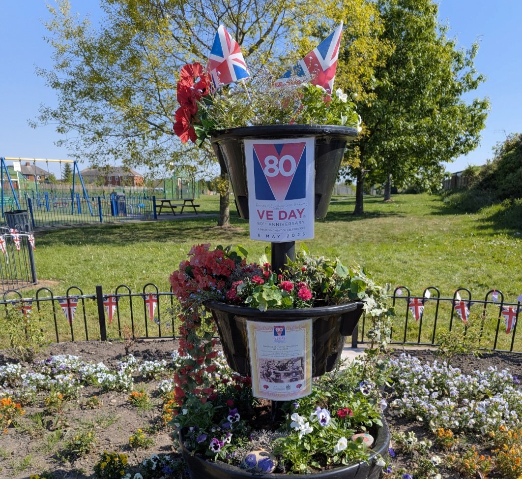 Jeans_Gems's tweet photo. Four #SpecialDays 💜🕯️8️⃣0️⃣🇬🇧🕊️
We opened our HMD/RHS garden on the 11th October, 2024 🗓️On the 27th January, 2025 we lit a candle to share in #LightTheDarkness 🕯️May 8th we joined in with the 8️⃣0️⃣ #VEDay &amp; on August 15th we held a #VJDay Event  🕊️@RoyalFamily @KensingtonRoyal https://t.co/oRBYAch4gK
