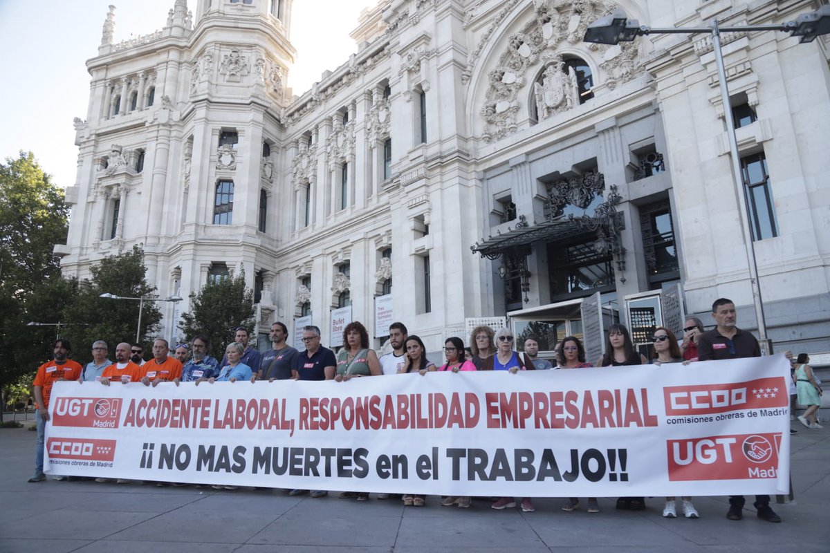 📢Hoy nos concentramos para expresar nuestra repulsa hacia las muertes en el trabajo y para manifestar nuestro dolor y nuestro más sentido pésame a las familias, amigos, así como a los compañeros y compañeras.

🔴Exigimos medidas preventivas reales que garanticen la seguridad de