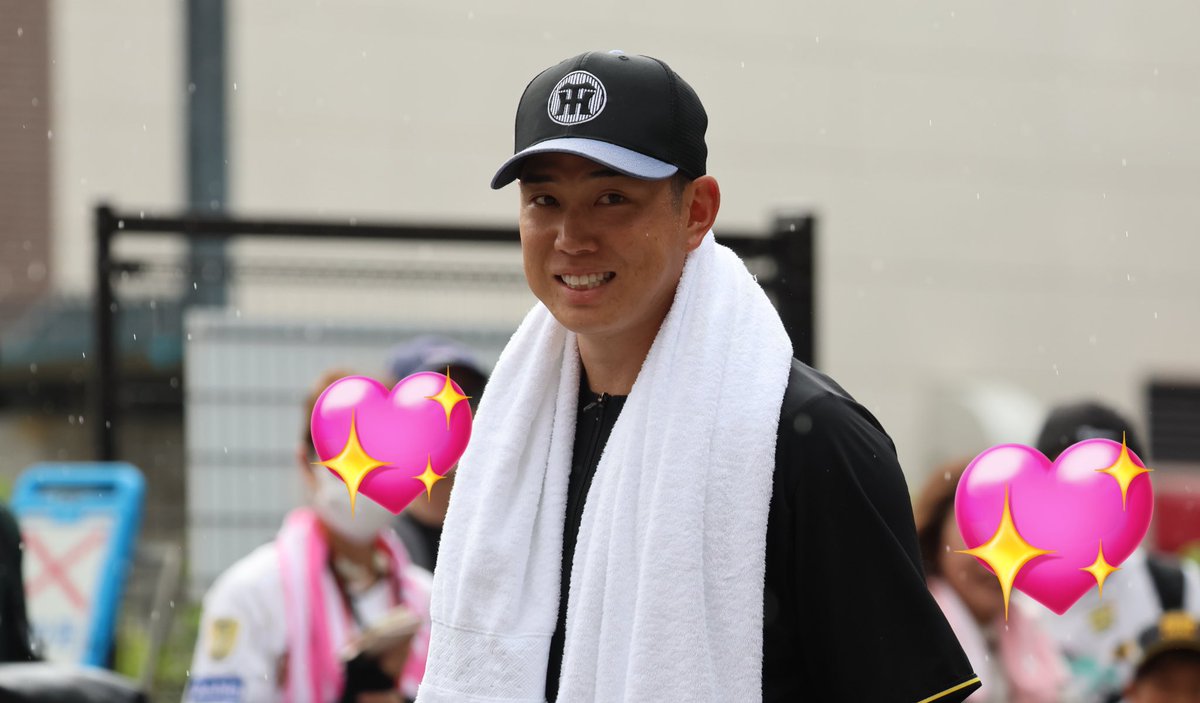 男性ファンの元気な声に笑顔の糸さん❤️

#糸原健斗