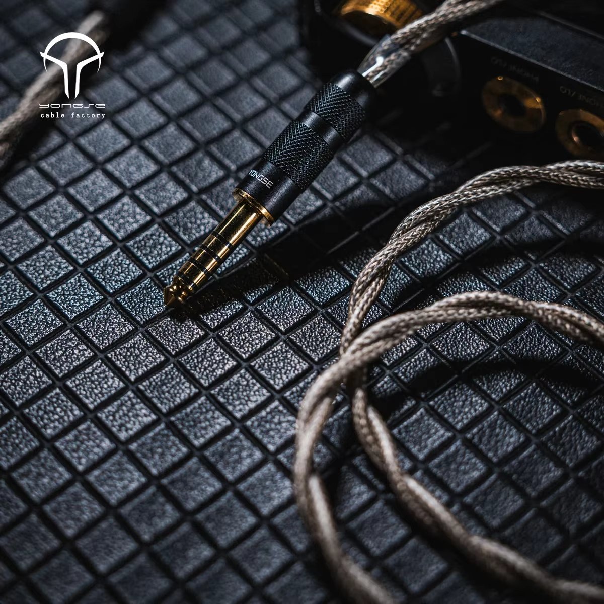 AKHiFi_Audio's tweet image. 🎉【早割&amp;amp;限定1点】Yongse GreyBunny 単結晶銅+銀メッキハイブリッドケーブルが超特価！✨
グラフェン絶縁採用で高音質&amp;amp;ノイズ低減🔊
AliExpress補助で今だけ驚きのプライス💸
即完確実！お見逃しなく🔥
Choice URL:ko.aliexpress.com/item/100500997…

#Yongse #GreyBunny #イヤホンケーブル #早割 #阿里補助…