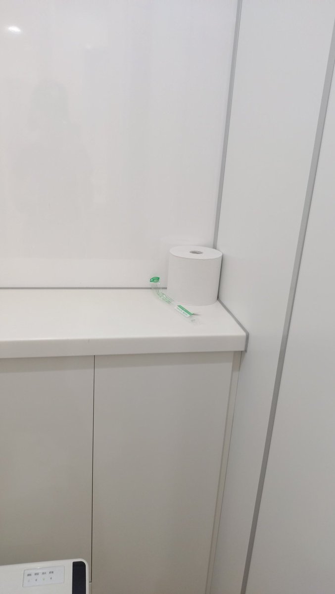 大学のトイレの個室に割り箸のゴミがあったわ
後期始まって早々トイレでぼっち飯した奴誰だよwww