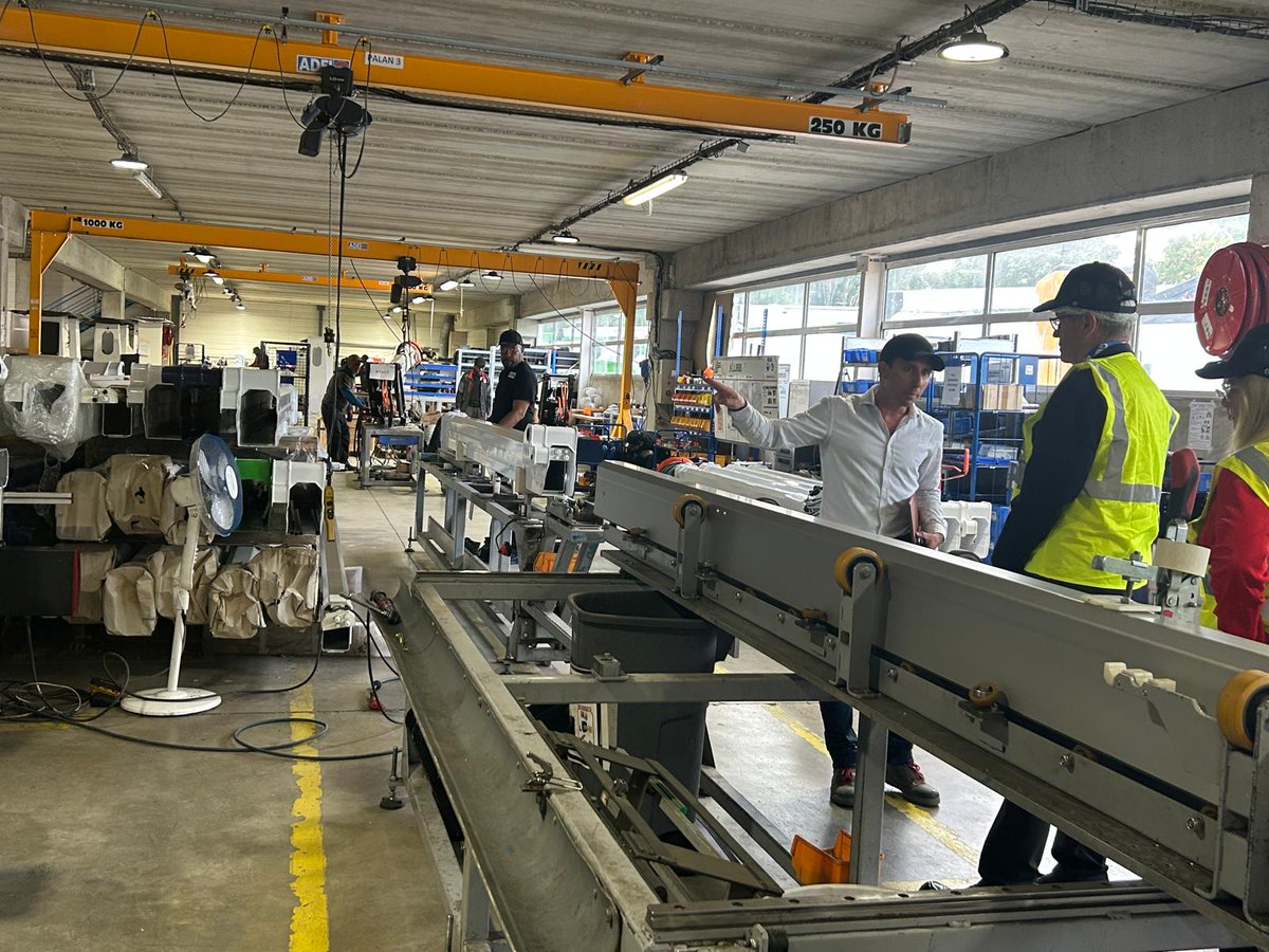 ccism77's tweet image. Clou de la matinée : la visite guidée des ateliers #KLUBB.
  Un aperçu exclusif des innovations industrielles, entre technologies de pointe et savoir-faire français.
  #CCITour #Industrie #Innovation #ferrieresenbrie⤵️