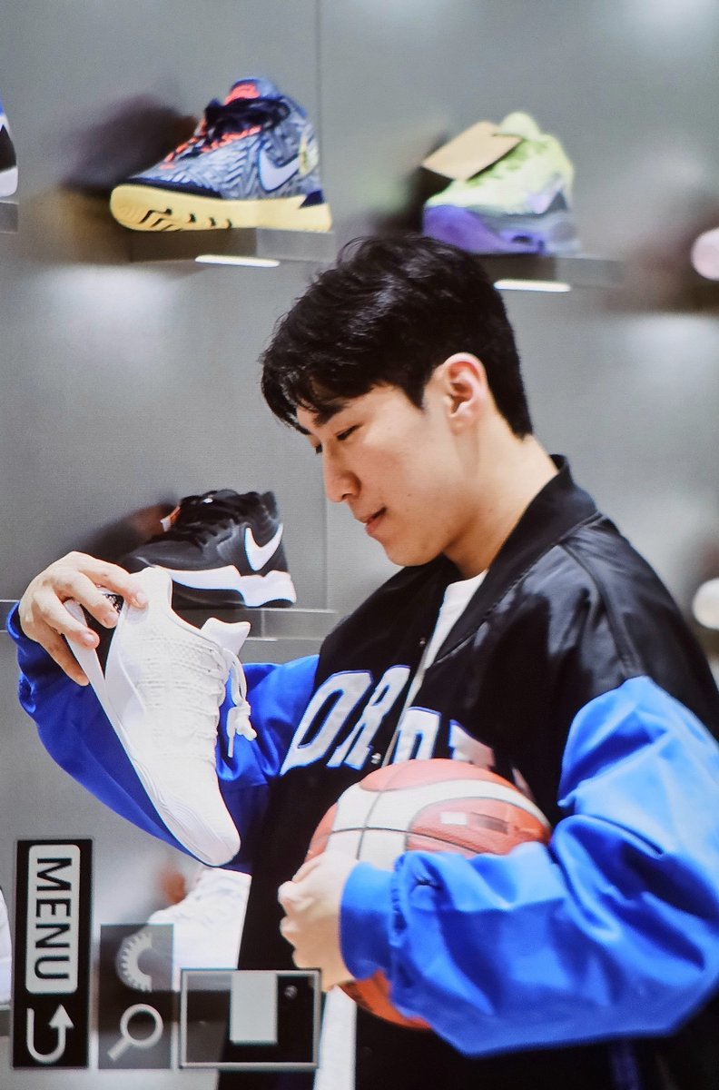 행사 전 매장 구경도 해야겠지