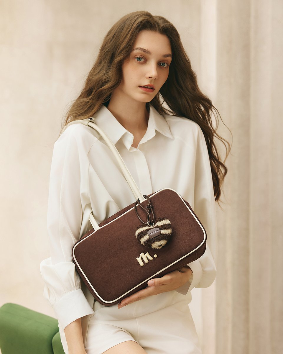 Mossdoom_Asia's tweet image. Soft. Light. Ready. Maris Bag — your go-to for gentle vibes and effortless style. Four dreamy shades, endless matchability. 🌸👜✨  #MOOSDOOM #MOSSDOOMLADY #MarisBag #NewArrival #SoftStyle #EverydayElegance