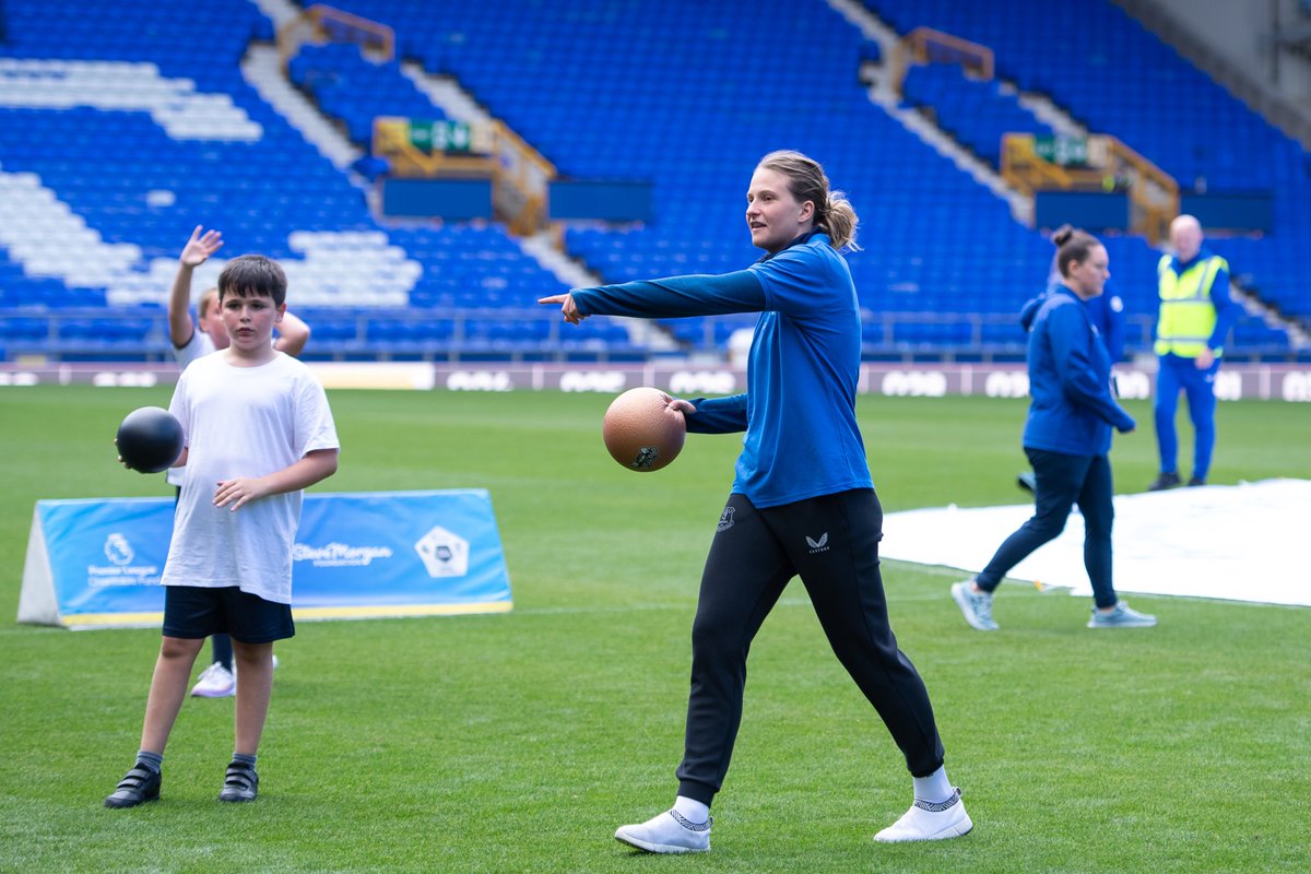 Everton in the Community tweet media