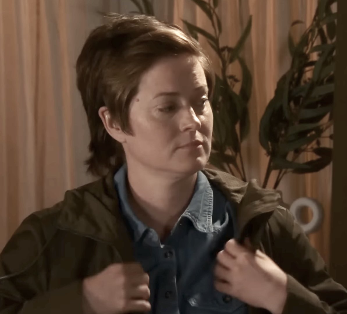 Calling Carla kinky and then looking at her like this…  I see you, Rebecca. #Corrie