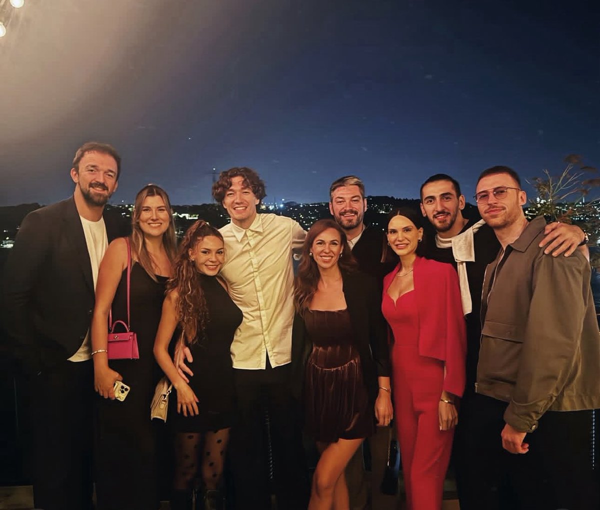Magazin_Buradaa's tweet image. 12 Dev Adam ve yengeler, Avrupa İkinciliğini kutladı🎉🥳

#12DevAdam #EbruŞahin #CediOsman